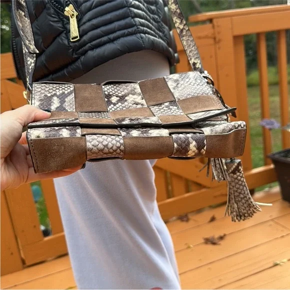 Michael Michael Kors Vivian Woven Medium Messenger - Picture 11 of 15